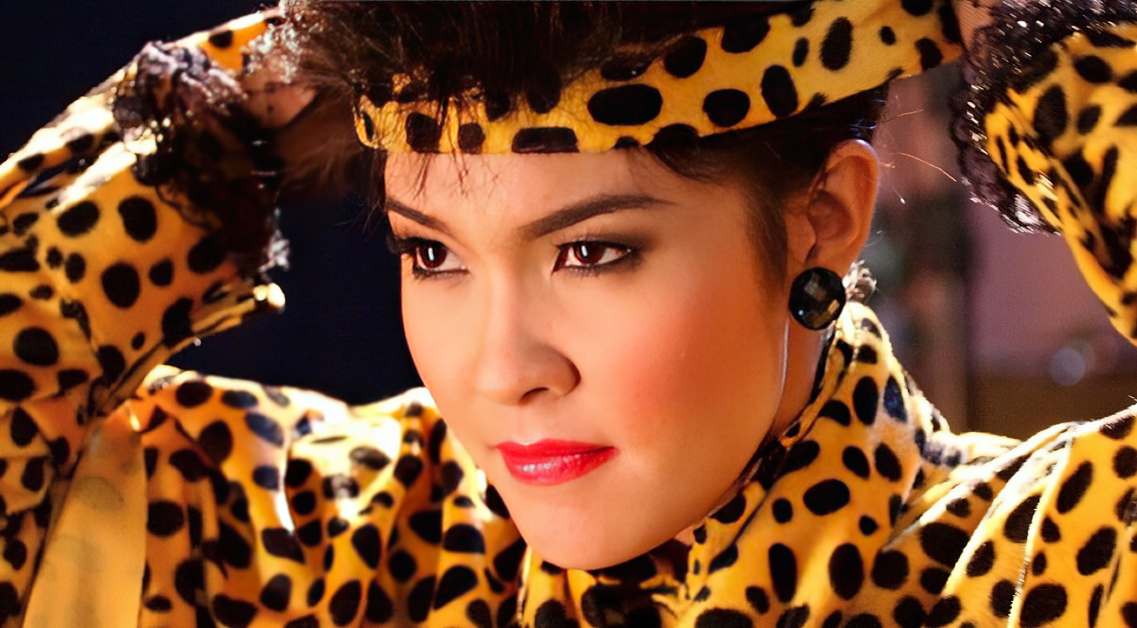 พุ่มพวง (2011) The Moon